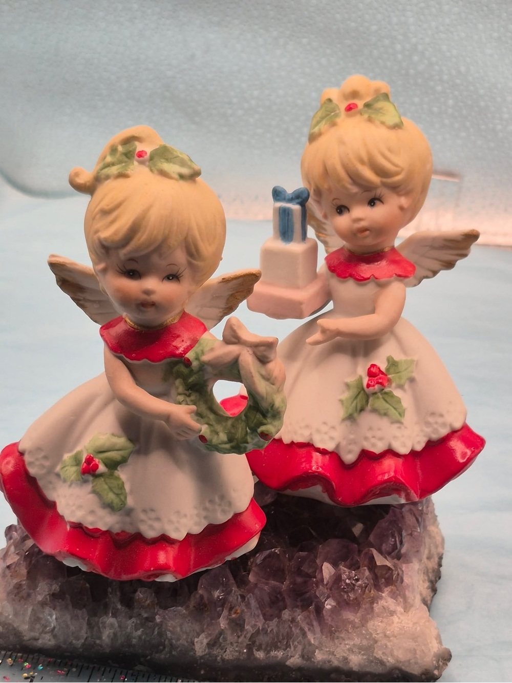 Cute MCM Christmas Angel Figurine Shopper Girl & Wreath #5402 HOMCO Collectible